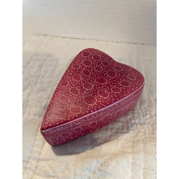 Handcrafted Heart-Shaped Stone Trinket Box With Red & White Polka Dot Design Ken - Picture 3 of 12